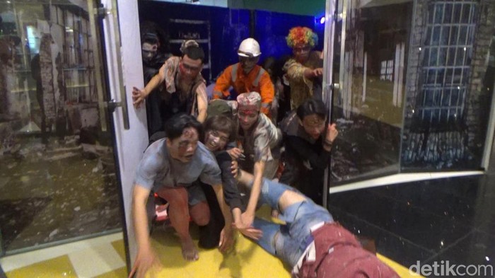 Kawanan Zombie di Mal Surabaya