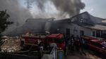 5 Jam Pabrik Aluminum Foil di Gunung Putri Terbakar, Api Masih Menyala