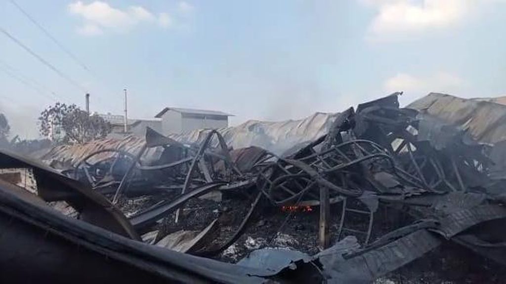 Kebakaran Pabrik di Gunungputri Diduga Akibat Korsleting Listrik