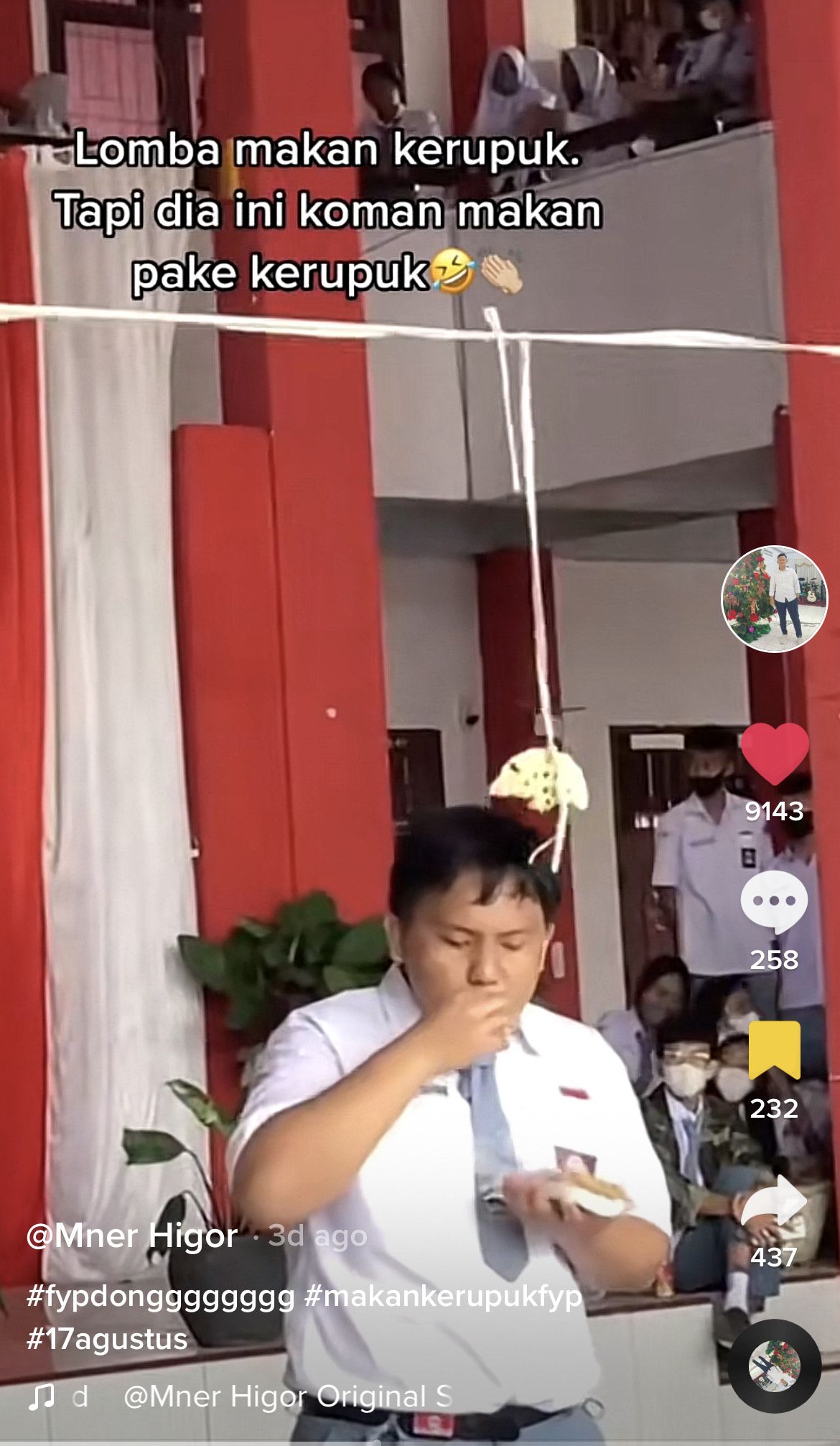 Kocak! Anak SMA Ini Bawa Nasi Ayam Saat Lomba Makan Kerupuk.