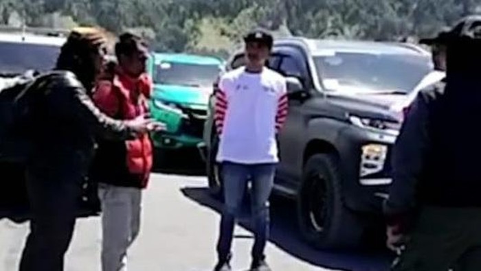 Komunitas Pajero di Gunung Bromo