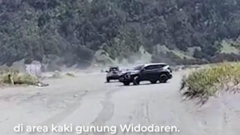 Komunitas Pajero di Gunung Bromo Komunitas Pajero di Gunung Bromo