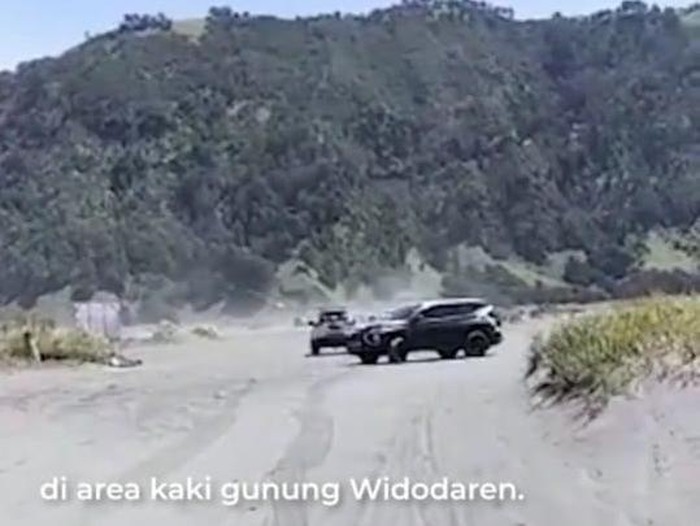 Komunitas Pajero di Gunung Bromo