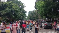 Pada perayaan puncak acara itu terdapat festival seni dan budaya, serta kuliner. Empat Patimah pun mengaku ikut berburu kuliner gratis bersama ribuan warga lainnya.