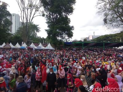 Lautan Manusia Padati Gasibu di Puncak HUT ke-77 Jabar!