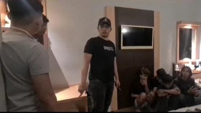 Polisi menggerebek prostitusi online yang melibatkan anak di bawah umur di Kota Makassar, Sulawesi Selatan (Sulsel).