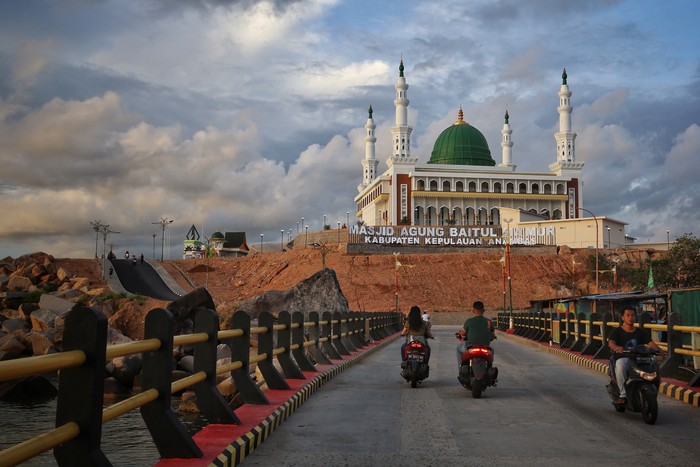 Masjid Agung Baitul Mamur Anambas