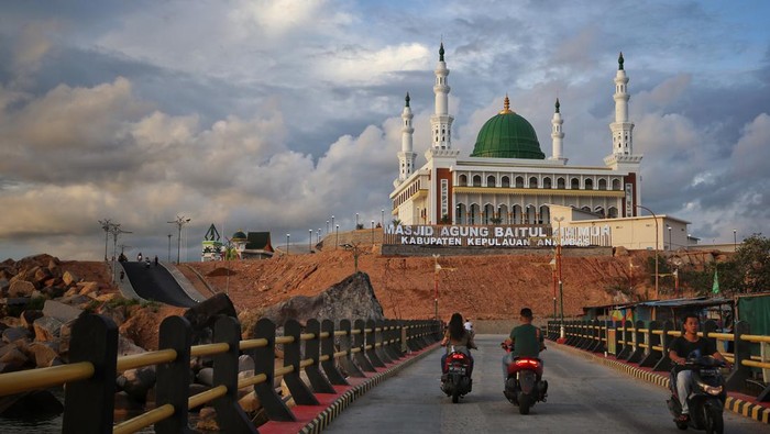 Masjid Agung Baitul Ma'mur Anambas