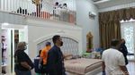 Penampakan Rumah Mewah Bos Judi Online Cemara Asri Digeledah Polisi