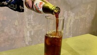 Soda Badak juga merek minuman lokal yang legendaris. Sensasi minuman ini menggigit dan tentunya menyegarkan. Meski sudah jadul, banyak restoran kontemporer yang kembali menawarkannya. Foto: site news