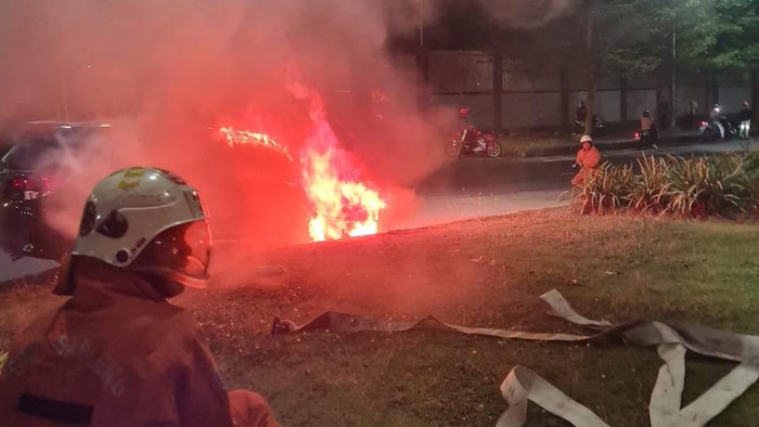 mobilio terbakar