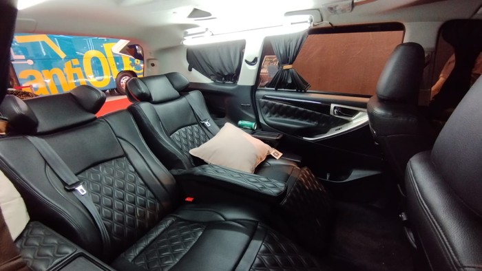 Modifikasi interior Toyota Fortuner dan Kijang Innova di GIIAS 2022 Modifikasi interior Toyota Fortuner dan Kijang Innova di GIIAS 2022