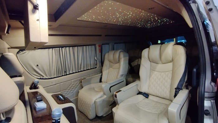 Modifikasi interior Toyota Fortuner dan Kijang Innova di GIIAS 2022 Modifikasi interior Toyota Fortuner dan Kijang Innova di GIIAS 2022