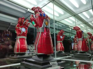 Wow! Nano Gauntlet untuk Kalahkan Thanos Ada di Pameran Marvel