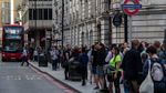 Pegawai Kereta Mogok, Warga London Tumpah Ruah Antre Naik Bus