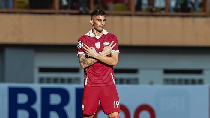 Pemain Persis Solo Fernando Rodriguez usai mencetak gol ke gawang Bhayangkara FC, Jumat (19/8/2022).