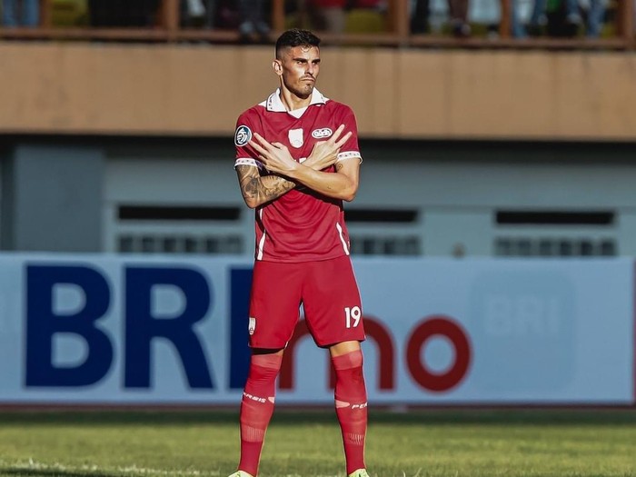 Pemain Persis Solo Fernando Rodriguez usai mencetak gol ke gawang Bhayangkara FC, Jumat (19/8/2022).