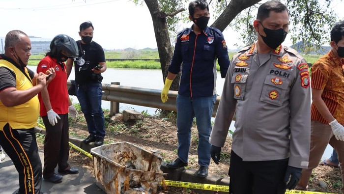 Penampakan kontainer plastik berisi mayat di Tangerang