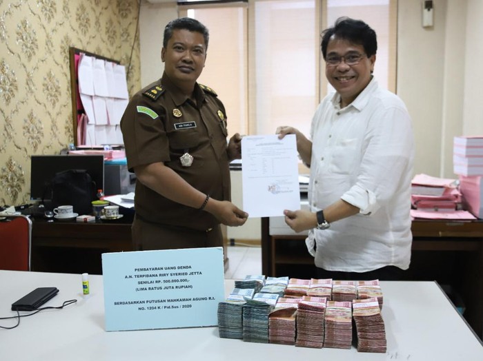 Pengembalian uang kerugian negara di Kejari Surabaya