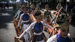 Pawai Budaya dan Ridwan Kamil Potong Tumpeng Ramaikan HUT Jabar ke-77