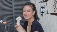 Sebelum menjadi presenter, Nita Gunawan lebih dikenal sebagai make up artist atau MUA sekaligus model asal Kudus, Jawa Tengah. Di Instagramnya sendiri, ia sering mengunggah momen kulinerannya yang seru. Foto: Site News