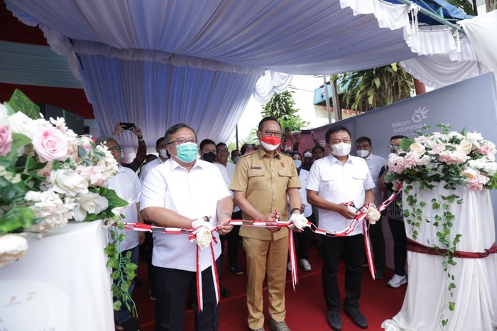PT Telkom Indonesia (Persero) Tbk (Telkom) meresmikan Micro Edge DC neuCentrIX serta Digital Community Center Desa Bukit Raya di kawasan Sepaku Ibu Kota Nusantara (IKN).