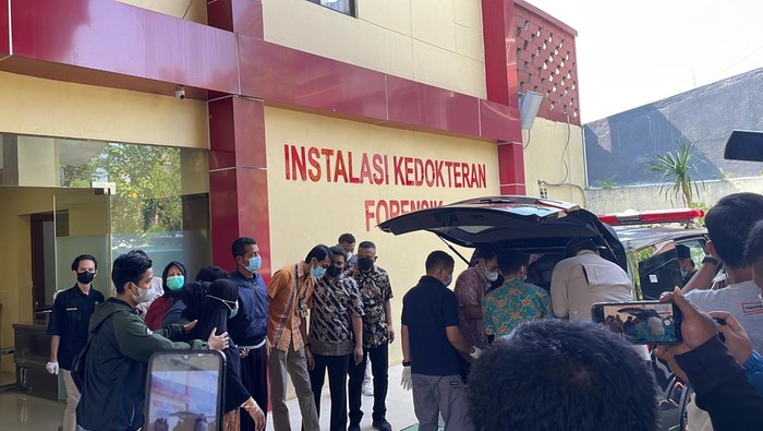 RS Polri serahkan 4 jenazah korban kebakaran di Tambora ke keluarga