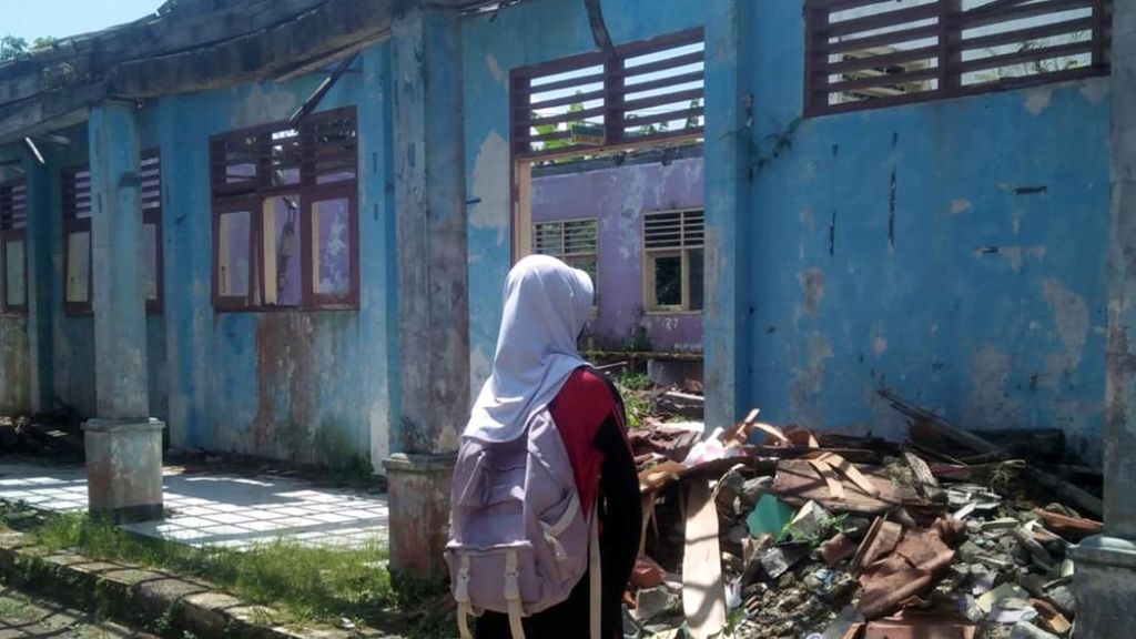 Pilu Siswa Sukabumi Belajar di Perpus gegara Ruang Kelas Rusak