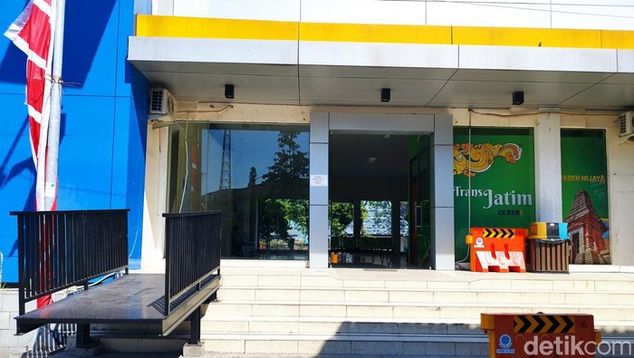 Salah satu halte Bus Trans Jatim di Gresik