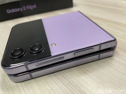 Unboxing Samsung Galaxy Z Flip 4, Si Mungil, Gesit dan Hemat