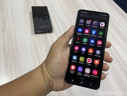 Unboxing Samsung Galaxy Z Flip 4, Si Mungil, Gesit dan Hemat