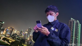 Galaxy Z Flip 4 ditenagai oleh prosesor Snapdragon 8 Plus Gen 1 dan dilengkapi dengan RAM 8GB bersama pilihan penyimpanan 128GB, 256GB, atau 512GB. Foto: Agus Tri Haryanto/detikINET