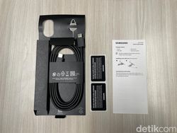 Unboxing Samsung Galaxy Z Flip 4, Si Mungil, Gesit dan Hemat