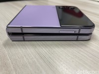 Unboxing Samsung Galaxy Z Flip 4