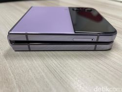 Unboxing Samsung Galaxy Z Flip 4, Si Mungil, Gesit dan Hemat