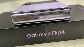 Melihatnya pertama kali seolah tidak ada perbedaan dengan Flip 3. Namun begitu memandangnya dari dekat, ada perbedaan yang terlihat. Foto: Agus Tri Haryanto/detikINET