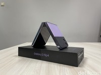 Unboxing Samsung Galaxy Z Flip 4