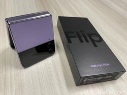 Unboxing Samsung Galaxy Z Flip 4, Si Mungil, Gesit dan Hemat