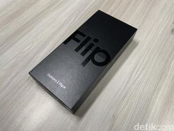 Unboxing Samsung Galaxy Z Flip 4, Si Mungil, Gesit dan Hemat