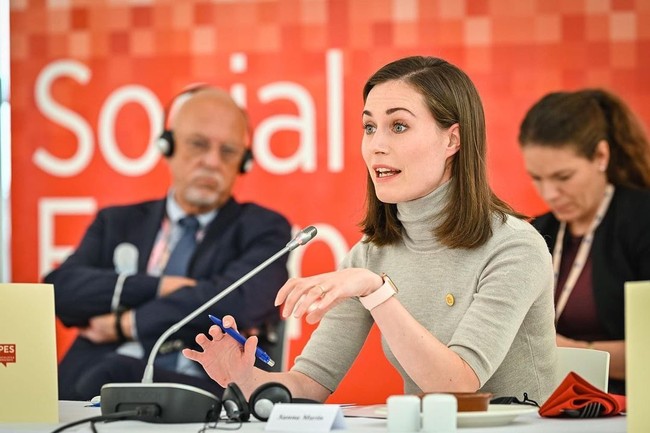 Tapi sayangnya di tengah popularitas dan prestasinya baru-baru ini muncul pemberitaan mengenai Sanna Marin berpesta. Sebelum video viral yang bikin heboh, Sanna pernah ketahuan clubbing di 2021. Hal itu jadi masalah karena ia baru saja berkontak dengan seorang perdana menteri yang positif COVID-19. Ia diminta untuk isolasi mandiri tapi mengaku melewatkan pesan tersebut.Foto: Instagram @sannamarin