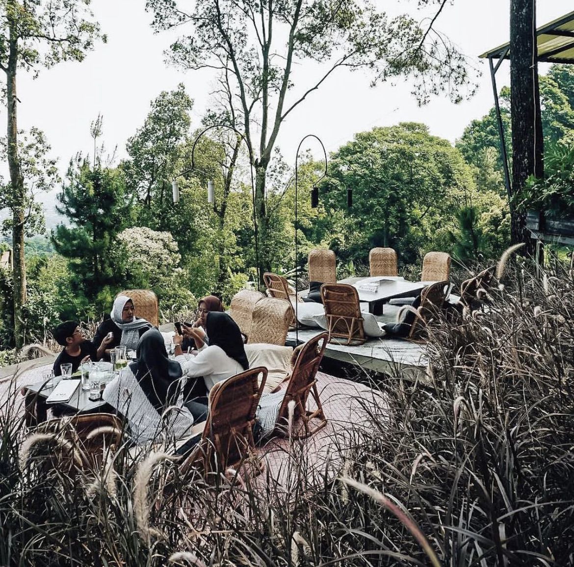 Seru! 5 Kafe di Bogor Ini Tawarkan Pemandangan Sawah hingga Sungai