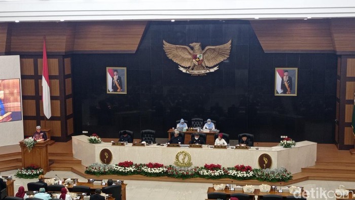 Sidang pariputna HUT ke-77 Jabar di DPRD Jabar.
