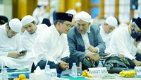 Istighotsah kubro juga dihadiri oleh pengurus PBNU, Habib Achmad Edrus Al-Habsyi.