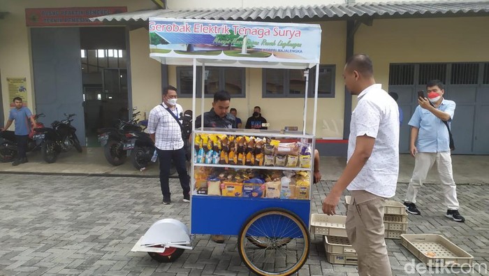 Siswa SMK Korpri Majalengka menciptakan Tricycle atau sepeda roda tiga elektrik bertenaga surya.