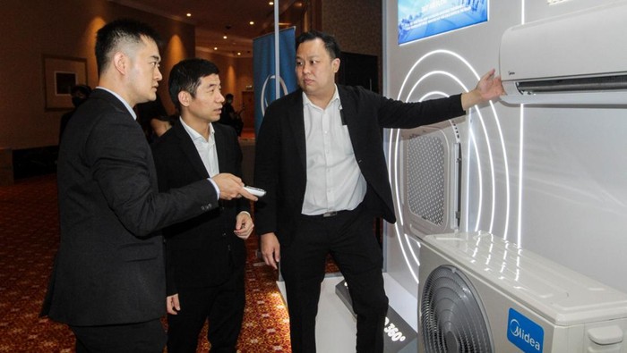 Midea memperkenalkan produk terbarunya inovatif menjadi solutif penyejuk untuk memenuhi kebutuhan konsumen dari model AC rumah tangga dengan kebutuhan menengah dari tipe Breezeles.
