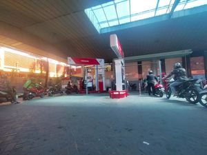 Pengamat Ekonomi Unair Nilai Kenaikan BBM Tak Bisa Dihindari