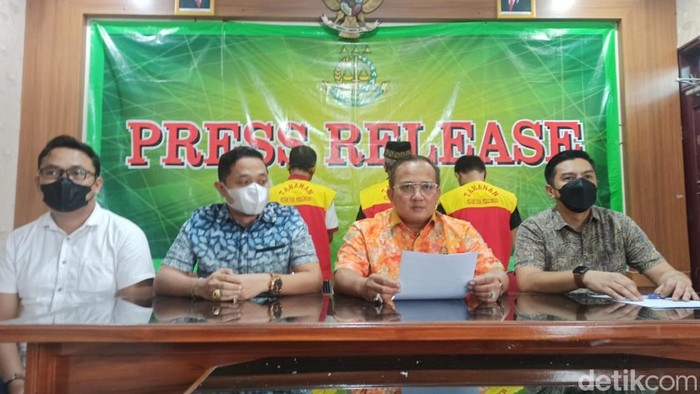 Suasana pers rillis di Kantor Kejaksaan Negeri Kabupaten Pekalongan, Jumat (19/8/2022).