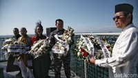Kegiatan yang dilakulan diatas KRI Semarang-594 itu berjalan dengan khidmat.