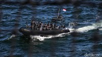 Beberapa hari lalu Pasuka TNI AL juga telah melakukan pengibaran bendera bawah laut