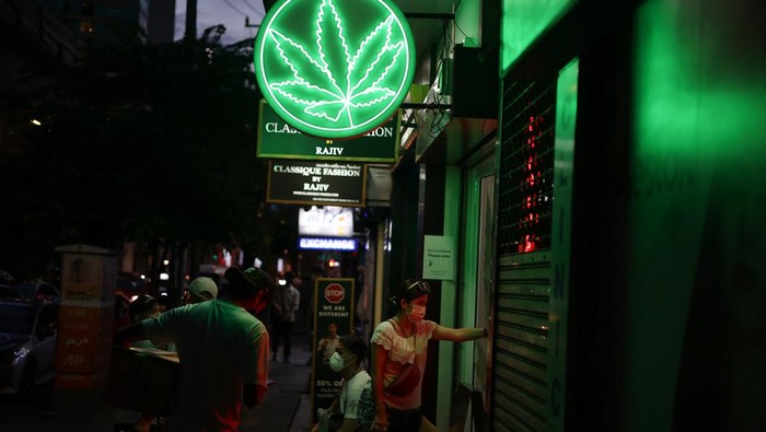 People sit outside a cannabis bar in Bangkok, Thailand August 17, 2022. REUTERS/Jorge Silva